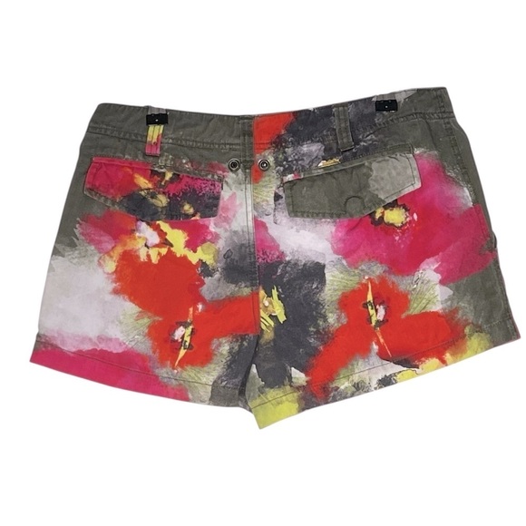 PAM & GELA Soft Army Green Floral Watercolor Shorts Women's Size 4 - Picture 14 of 16